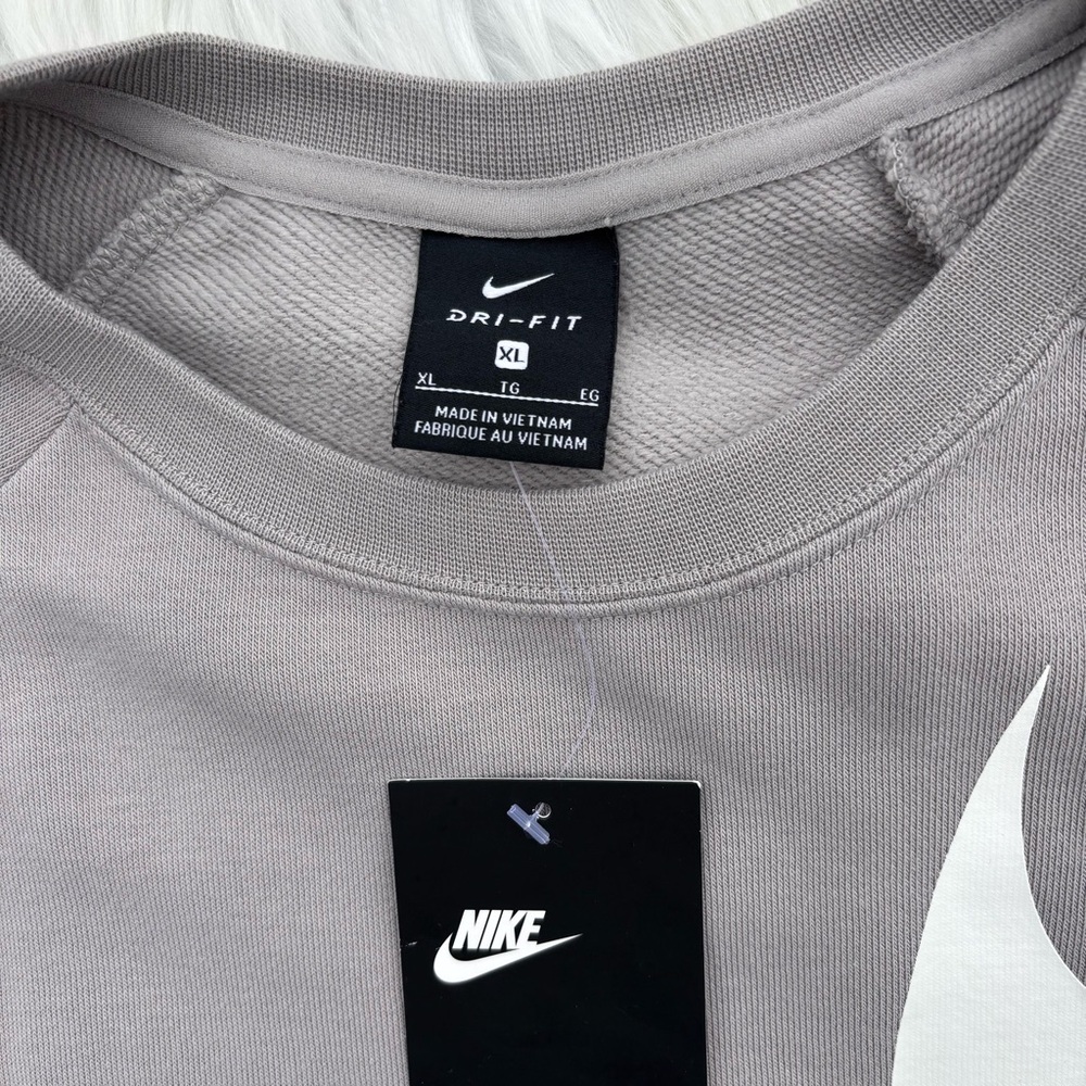 Nike crewneck Sweater - Picture 2 of 4